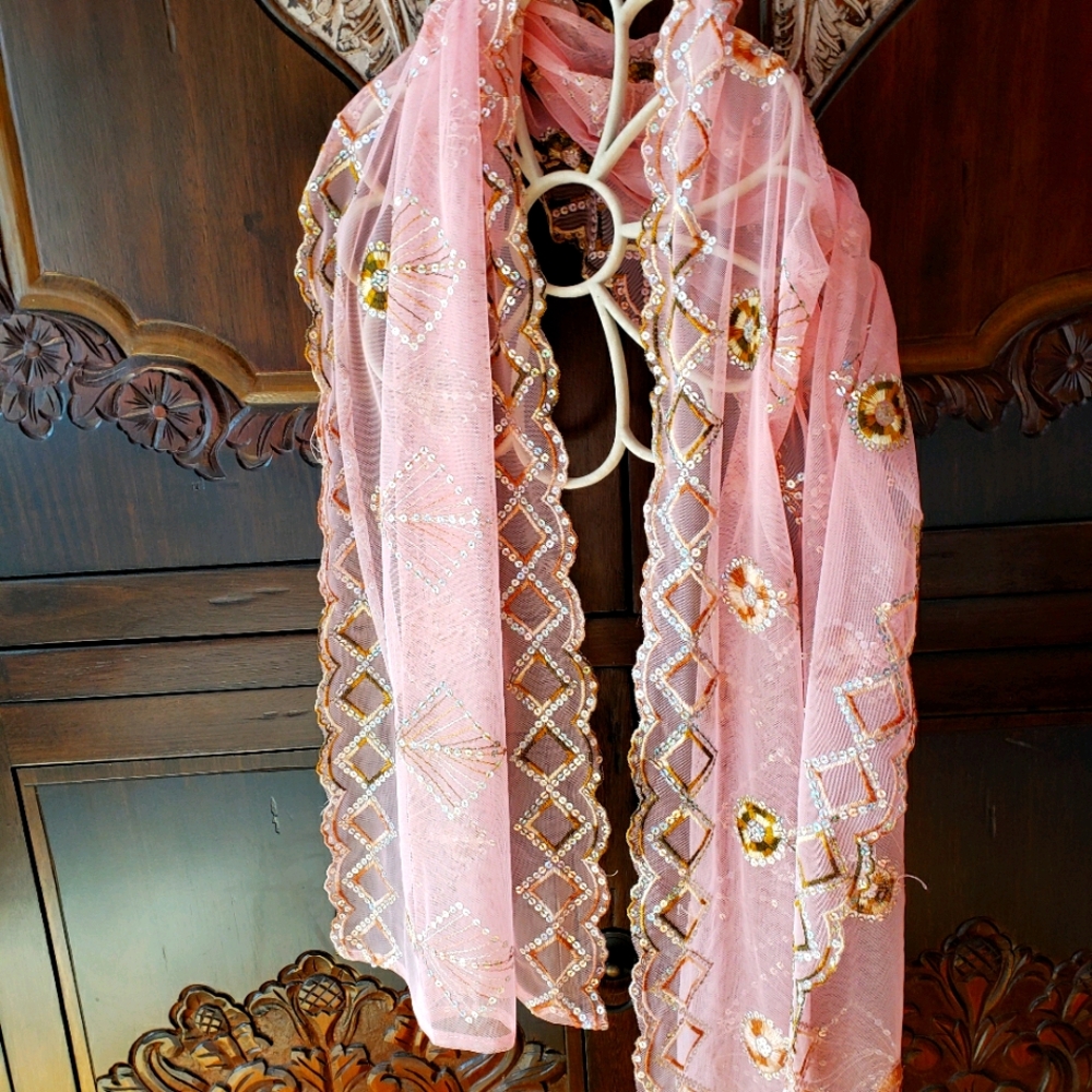 Scarf pink hand embroidered